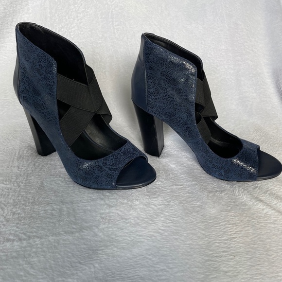 Charles David Blue Snakeskin Heels! - Picture 2 of 4